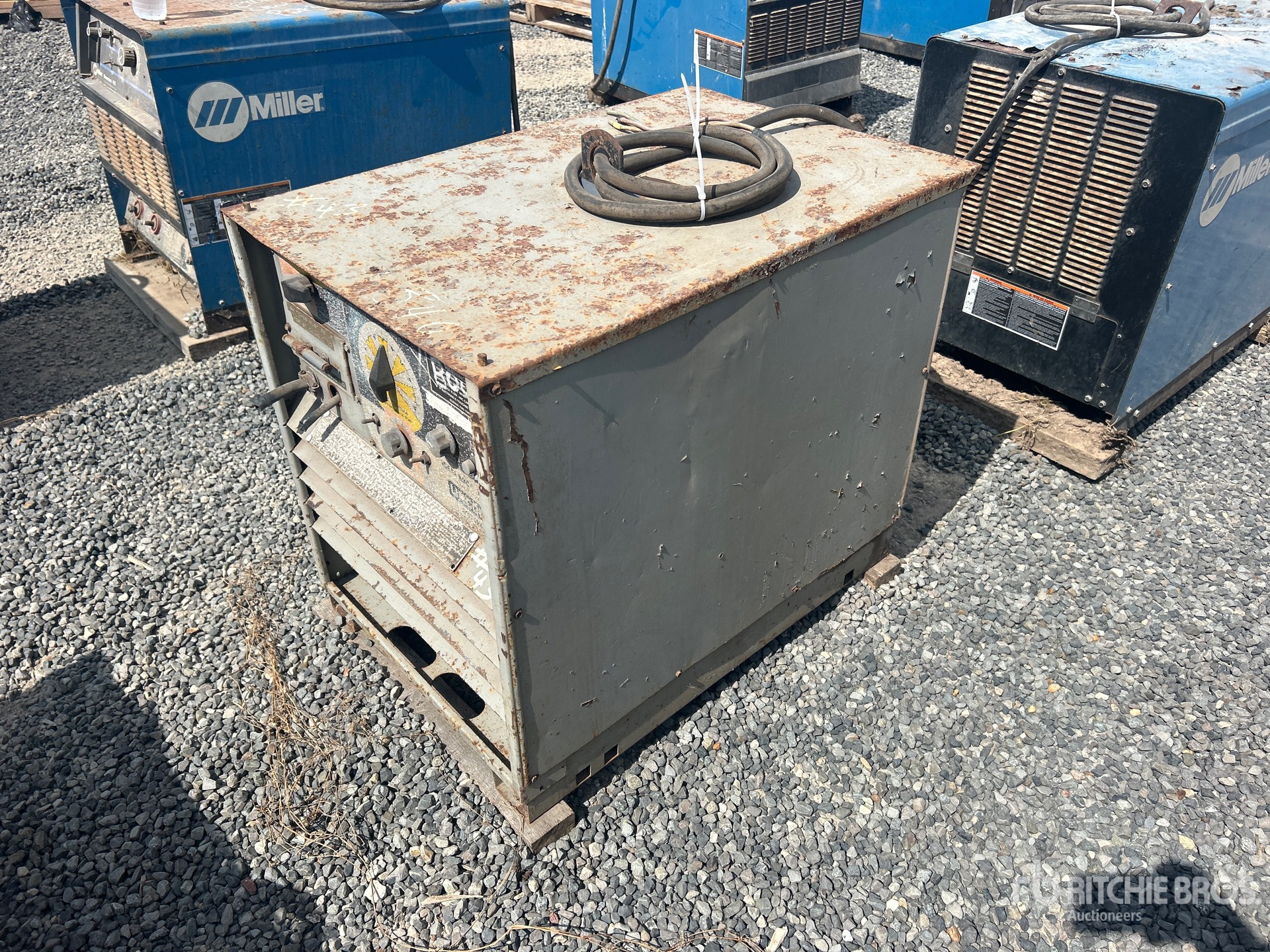 Lincoln IdealARC DC-400 400 A Skid-Mounted Stick Electric Welder