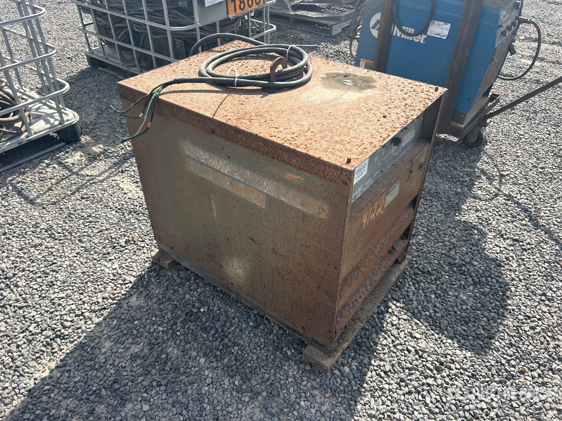 Lincoln Idealarc R3R 300 A Skid-Mounted Stick Electric Welder