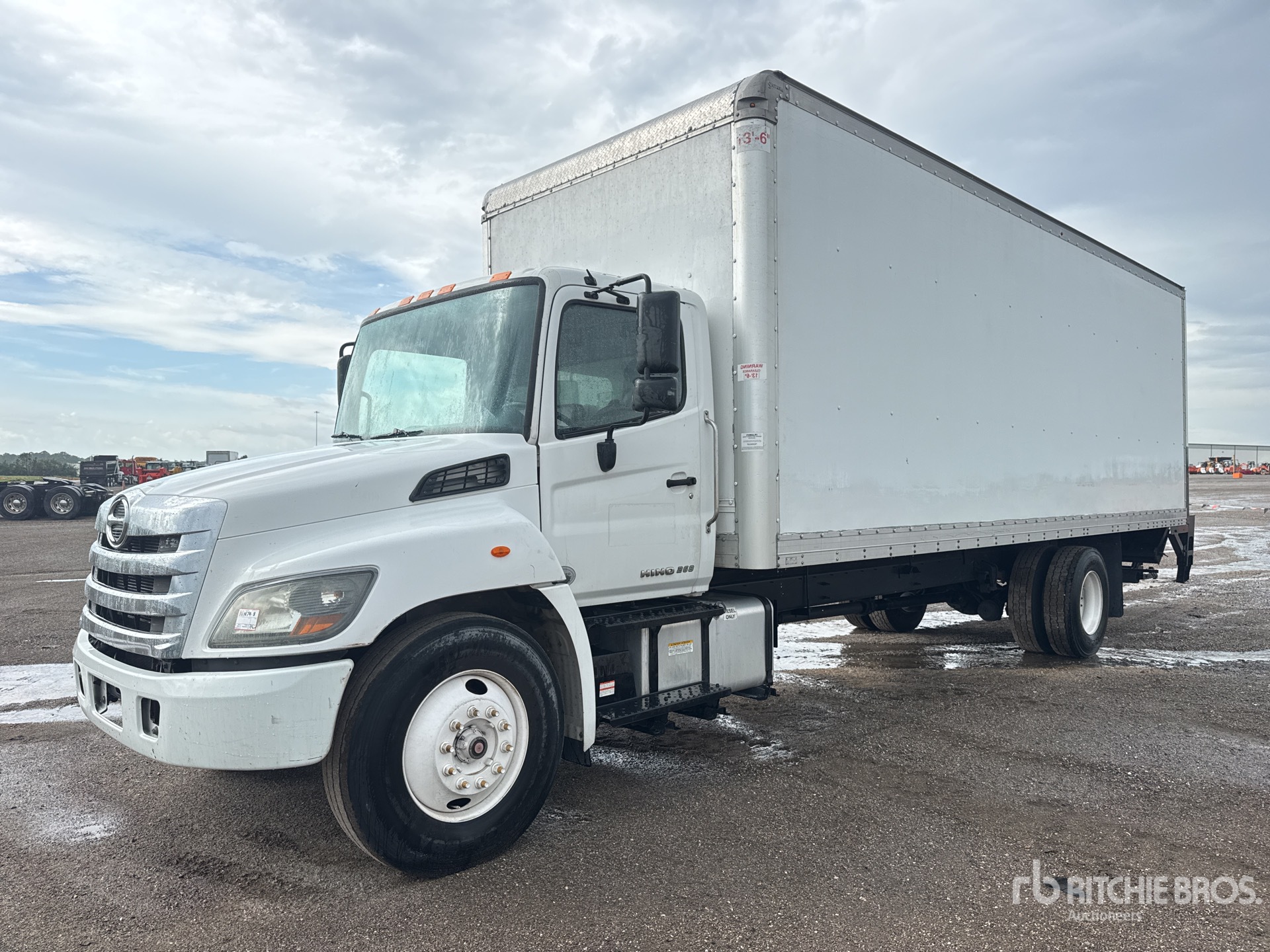 2020 Hino 268 4x2 Van Truck