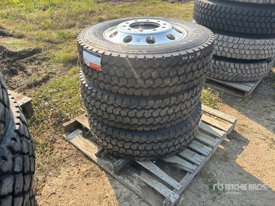 Quantity of (3) Michelin 275/70R22.5 اطارات المواصلات (Unused)