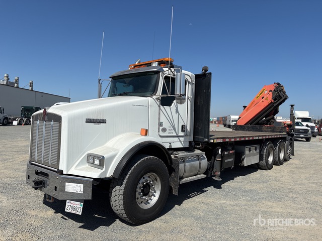 2014 Palfinger PK 33002-EH 14680 lb Knuckle Boom on 2015 Kenworth T800 8x4 Boom Truck