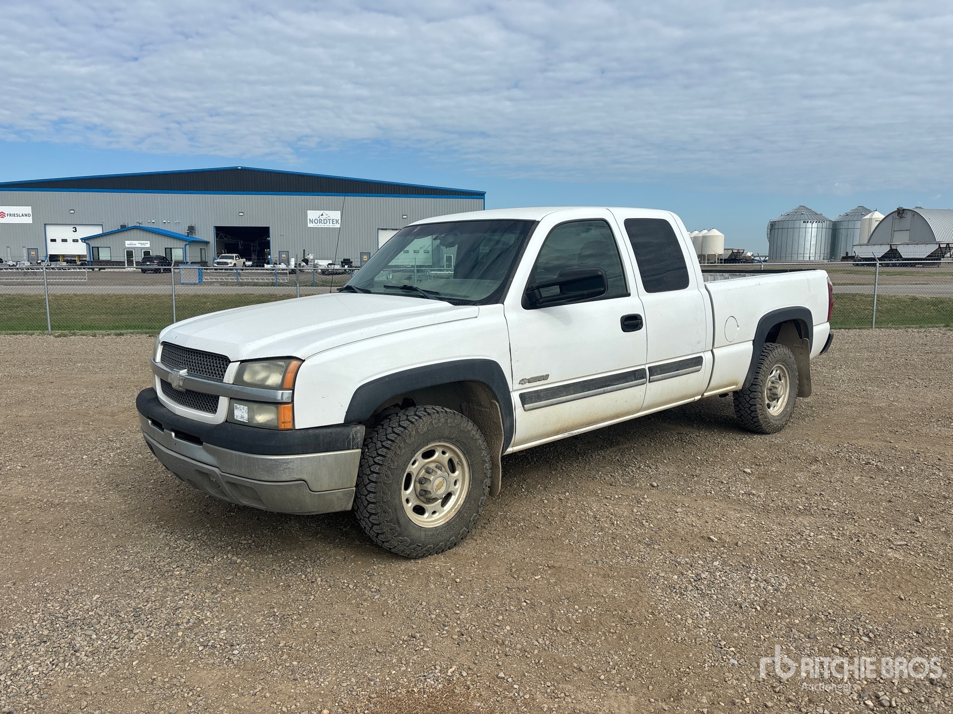 2003 Chevrolet Silverado 2500 4x4 Extended Cab Pickup