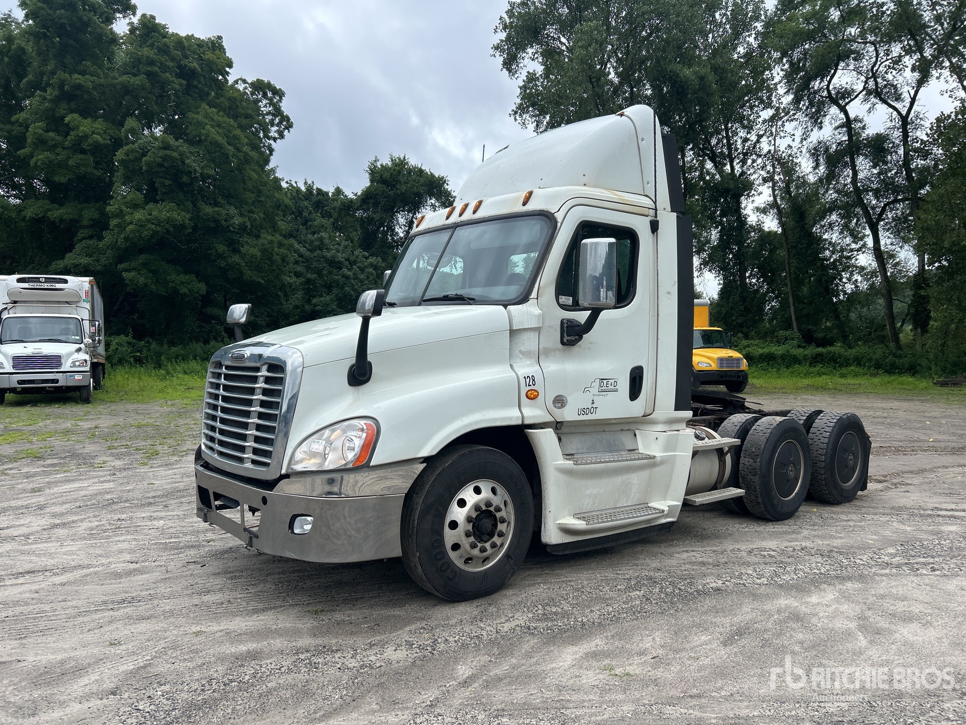 2018 Freightliner Cascadia 125 6x4 T/A Day Cab Truck Tractor