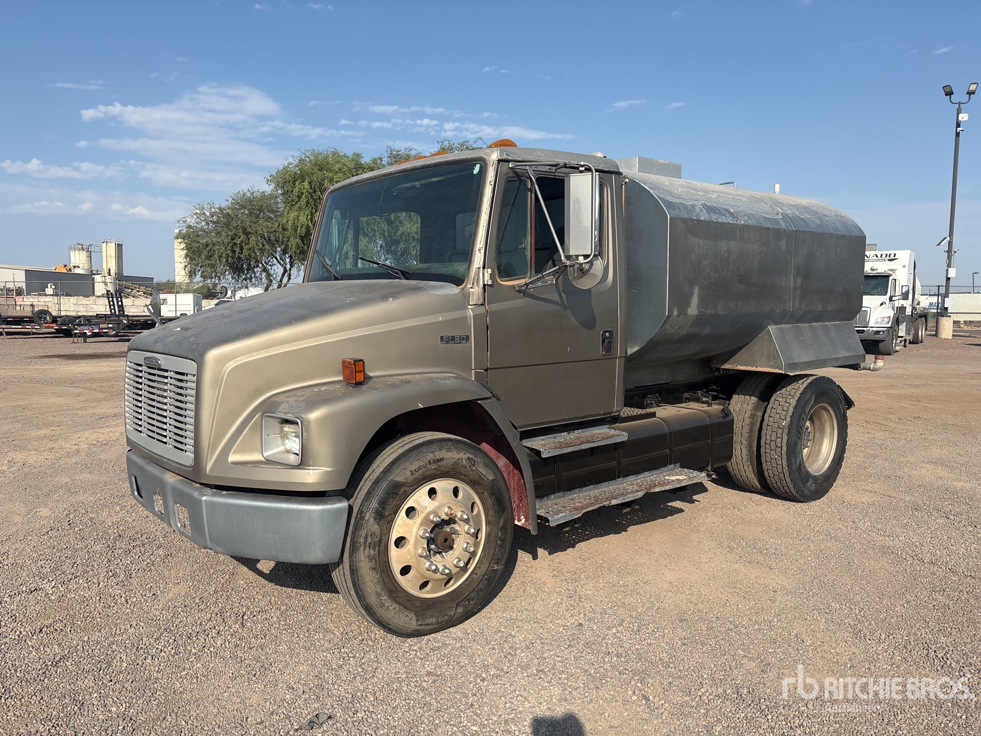 2001 Freightliner FL80 2000 gal 4x2 Water Truck