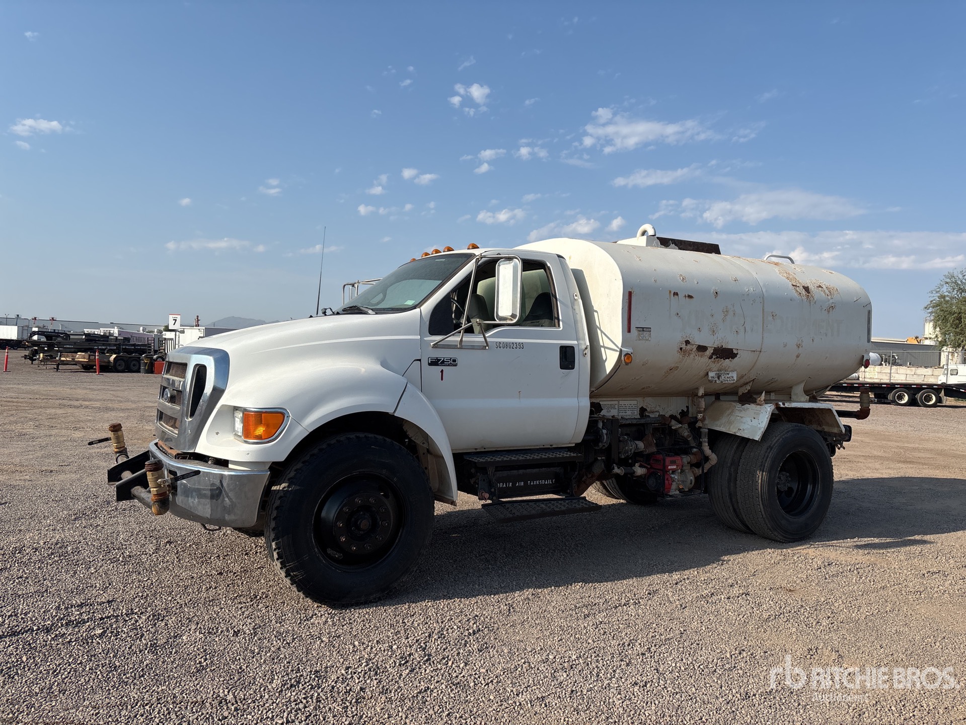 2006 Ford F-750 2000 gal 4x2 Water Truck