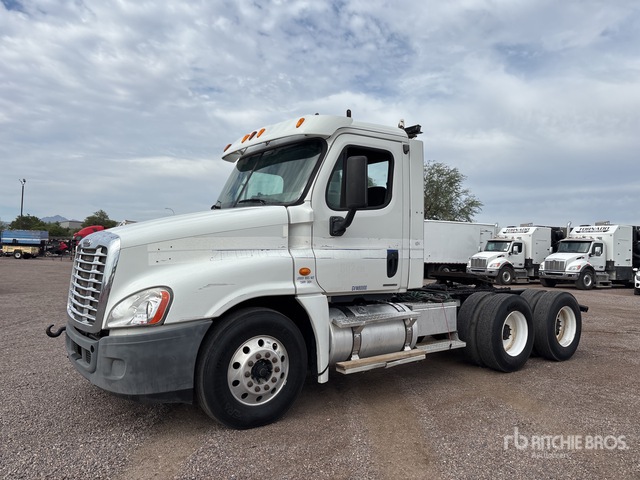 2010 Freightliner Cascadia 125 6x4 T/A Day Cab Truck Tractor
