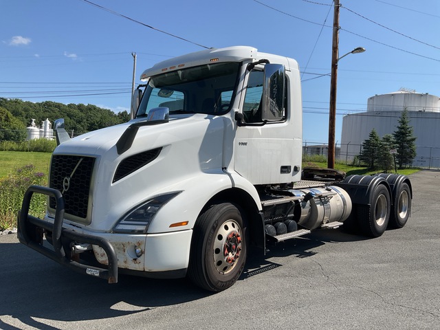 2020 Volvo VNR 6x4 T/A Day Cab Truck Tractor