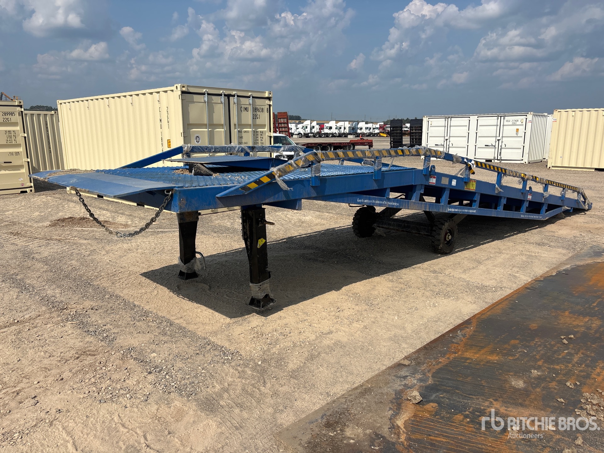 2026 37 ft 5 in x 6 ft 10 in Loading ramp