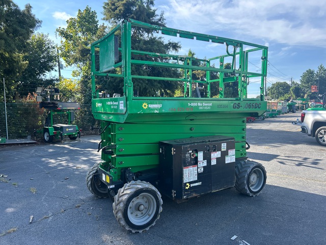 2016 Genie GS-4069DC Electric Scissor Lift
