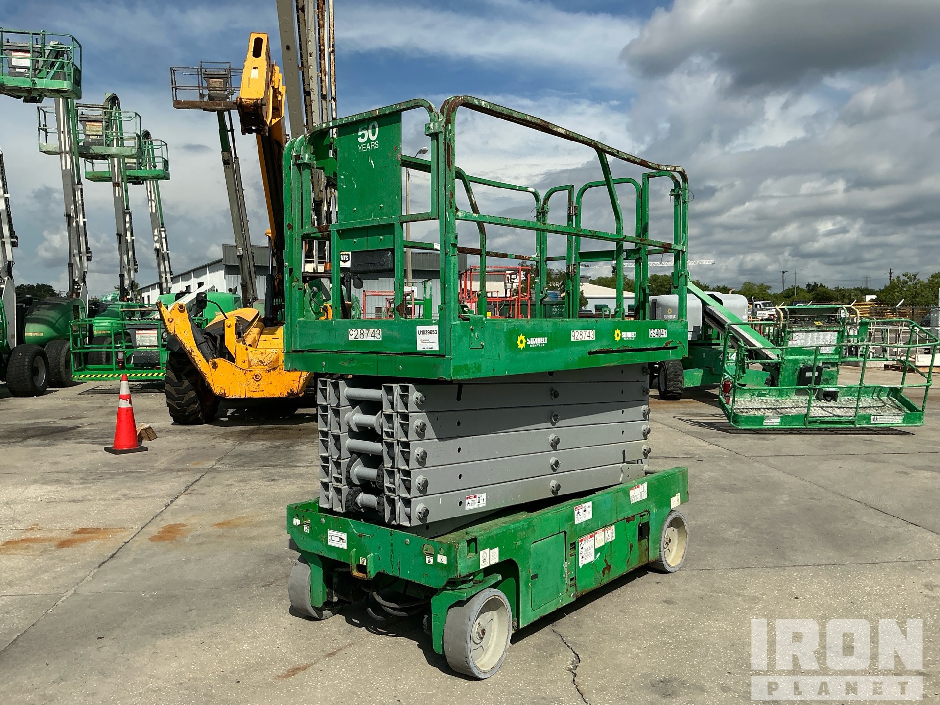 2016 Genie GS4047DC Electric Scissor Lift