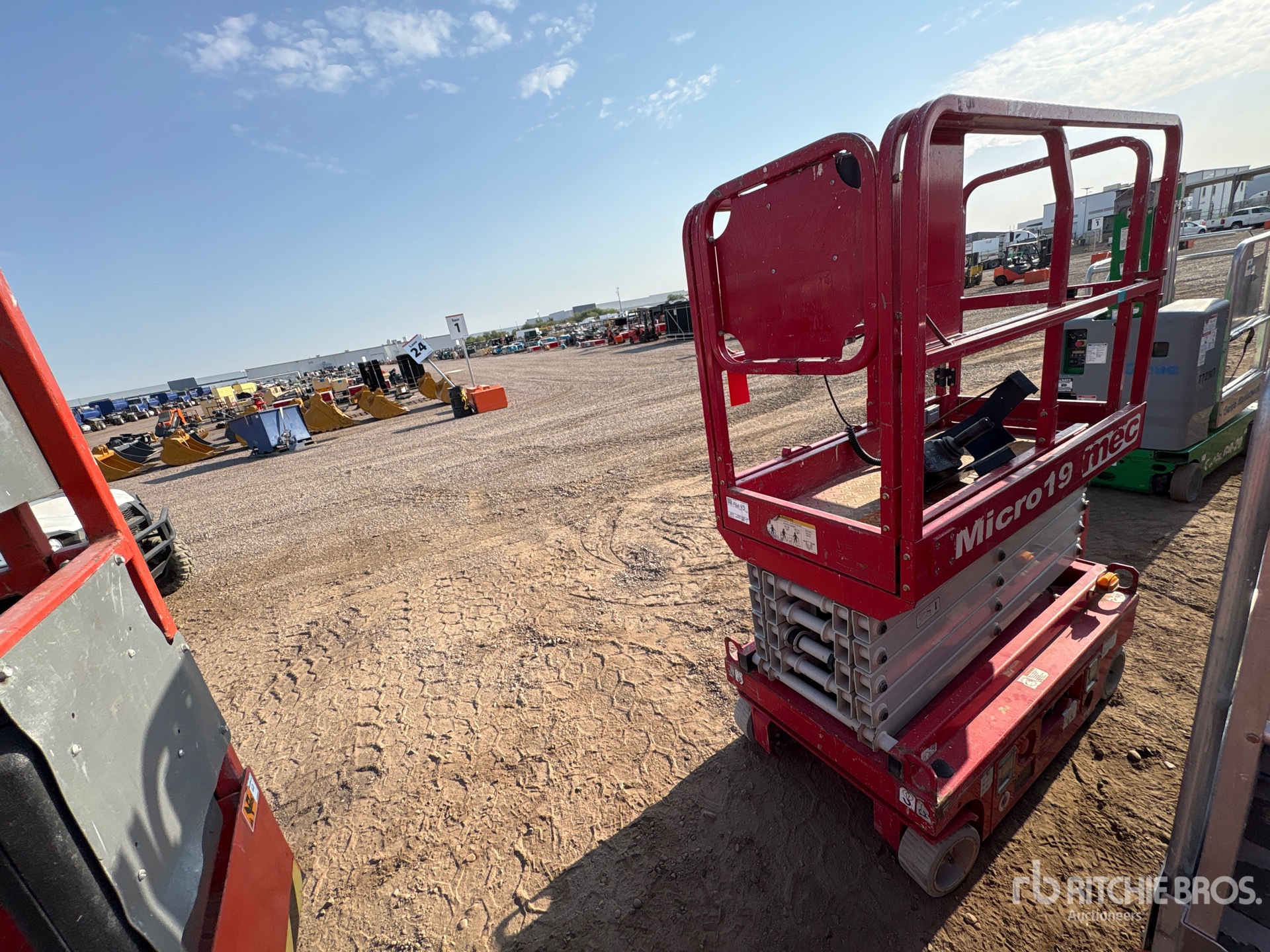 2018 MEC MICRO 19 Electric Scissor Lift
