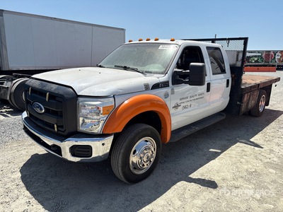 2012 Ford F-550 4x2 Crew Cab Camion à Plateau