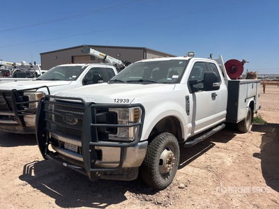2019 Ford F-350 4x4 Extended Cab Service Truck