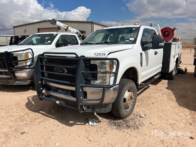 2019 Ford F-350 4x4 Extended Cab Service Truck