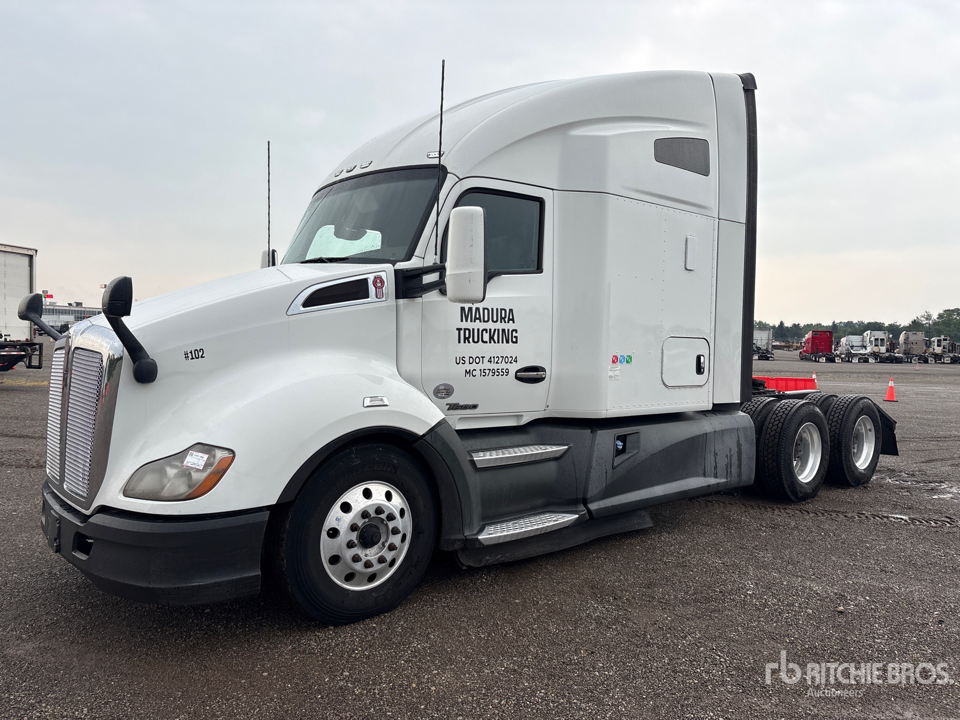 2020 Kenworth T680 6x4 T/A Sleeper Truck Tractor