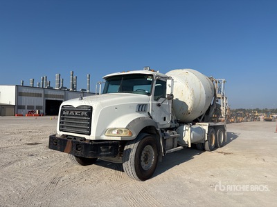 2016 Mack GU813 6x4 Camion malaxeur