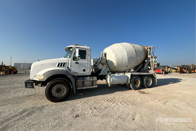 2016 Mack GU813 6x4 Mixer Truck