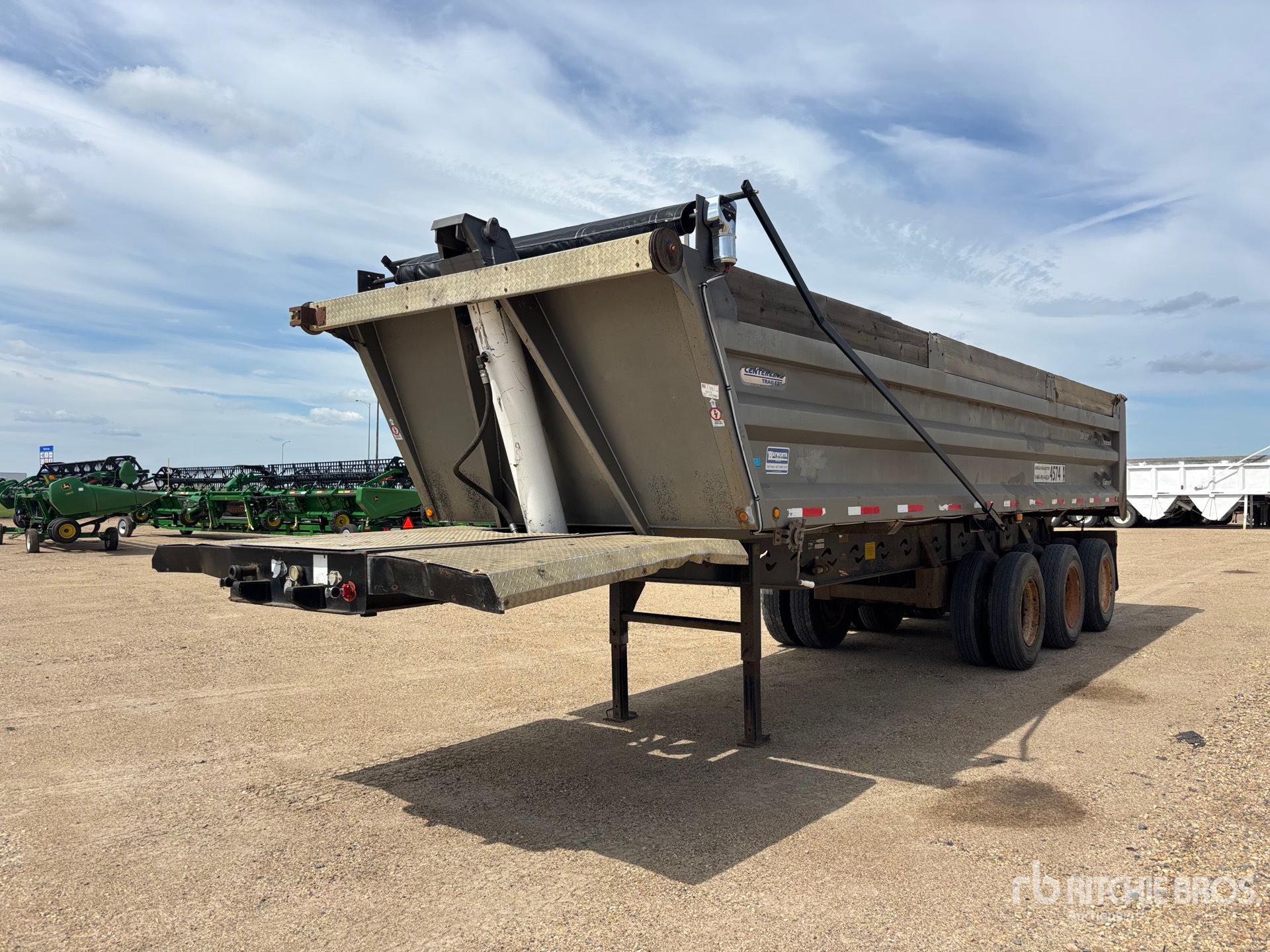 2006 Centerline SB-35 30 ft Tri/A End Dump Trailer