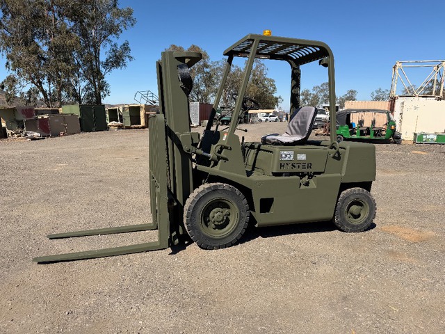 Hyster H40-XL-MIL Pneumatic Tire Forklift 4,000 lbs. Max. Weight Capacity, 3 Stage Mast, 82" Lowered Mast Height, 42" Forks, Side Shift, Isuzu Diesel Engine, Open Forklift
