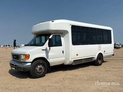 2005 Ford Econoline E-450 4x2 25-Seat Transit Bus