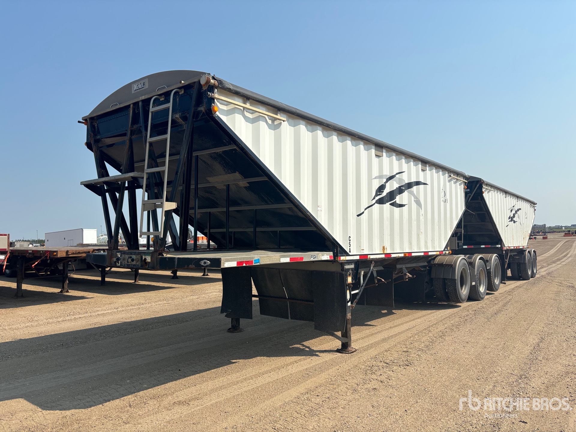 2013 Lode King 28 ft Super B-Train Lead Grain Trailer