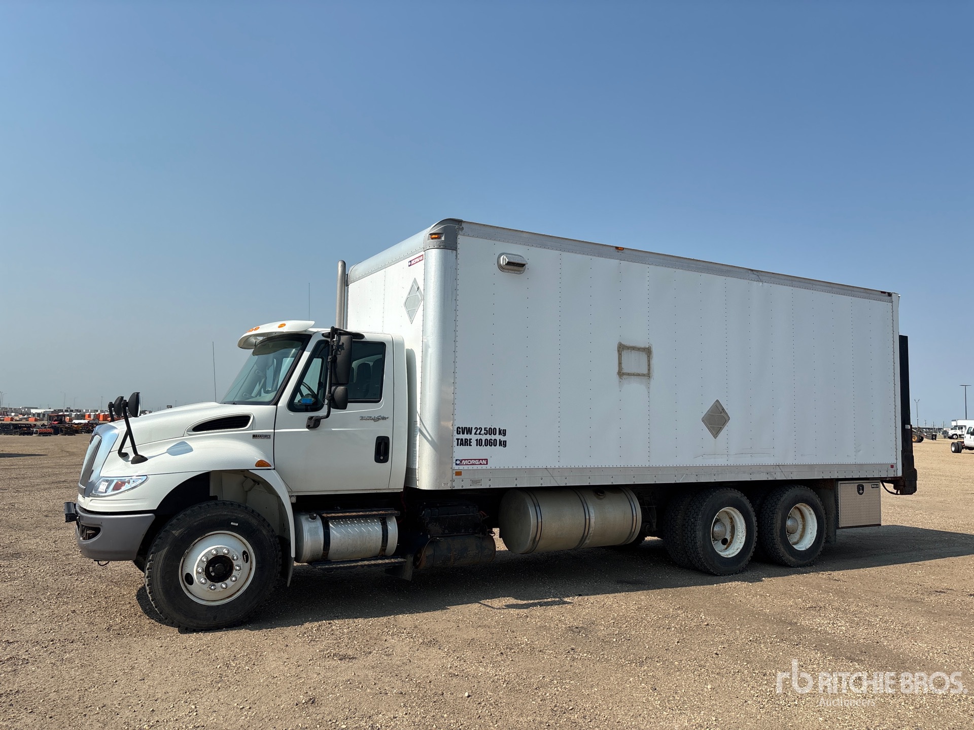 2014 International 4400 6x4 Van Truck
