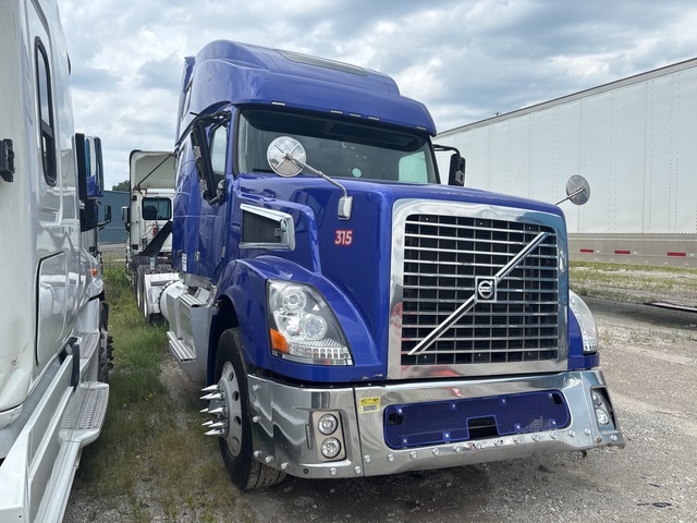 2008 Volvo VT 6x4 T/A Sleeper Truck Tractor (Inoperable)