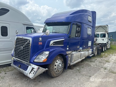 2008 Volvo VT 6x4 3- Achs Sattelzugmaschine mit Schlafkabine (Inoperable)