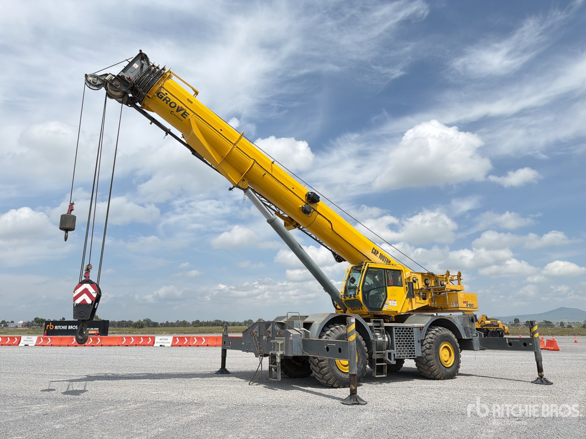 2019 Grove GRT8100 100 t 4x4x4 Grua Todo Terreno / Rough Terrain Crane