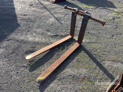 Quantity of (2) 1200 mm Vork toebehoren