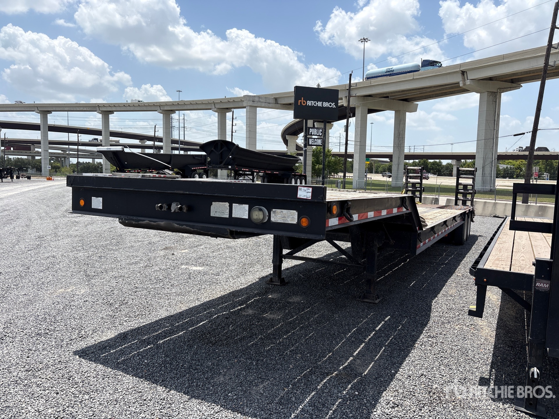 2004 Viking VFD46R16F35T T/A Equipment Trailer