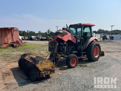 Kubota M6040 Ciągnik z miotłą (Inoperable)