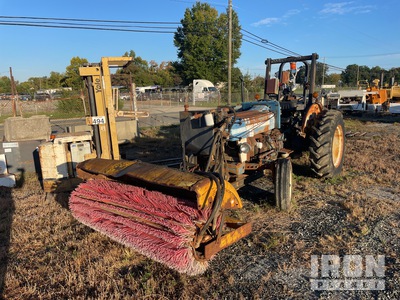 1985 Ford 2810 Tractor escoba