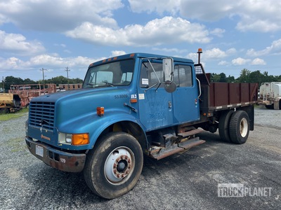 1991 International 4700 4x2 Crew Cab Camión plataforma volquete