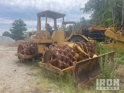 1900 Cat 815 ضاغطة التربة باربع عجلات