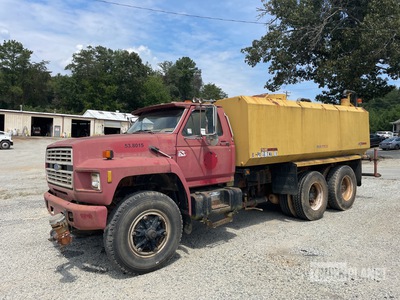 1986 Ford L8000 6x4 شاحنة مياه