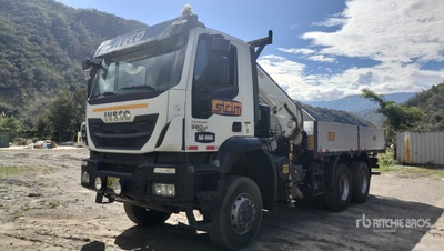 2017 Bonfiglioli P17000XL/4SI 4.8 ton Knuckle Boom on 2020 Iveco Trakker 380 6x6 Pritschenwagen mit Kran