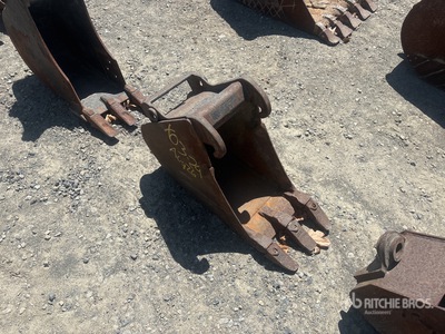 Bobcat 12 in Q/C Digging Mini Excavator Bucket