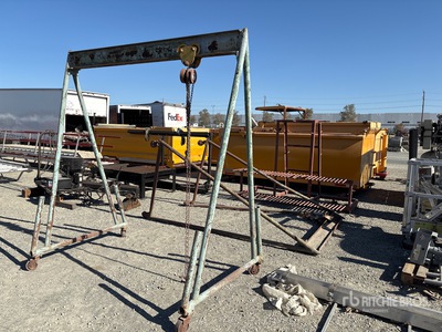 Quantity of (2) 2000 lb Frame Engine Hoist Varios, tienda, almacen, consumidor
