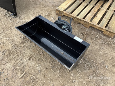 2026 GIYI GY-D3T 32 in Hydraulic Tilting Excavator Bucket - Fits Cat (Unused)