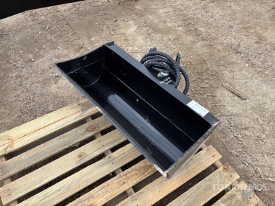 2026 GIYI GY-D3T 32 in Hydraulic Tilting Excavator Bucket - Fits Cat (Unused)
