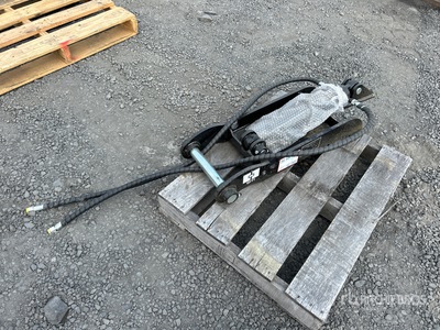 2026 GIYI GY-XJ3T 30 in Hydraulic Excavator Thumb - Fits Cat 3 ton (Unused)