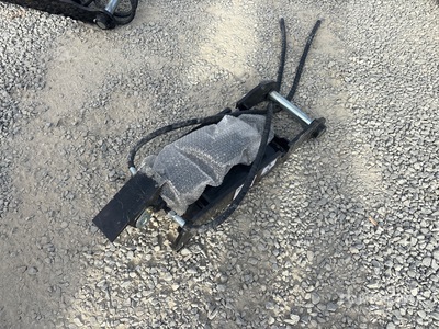 2026 GIYI GY-XJ3T 30 in Hydraulic Excavator Thumb (Unused)