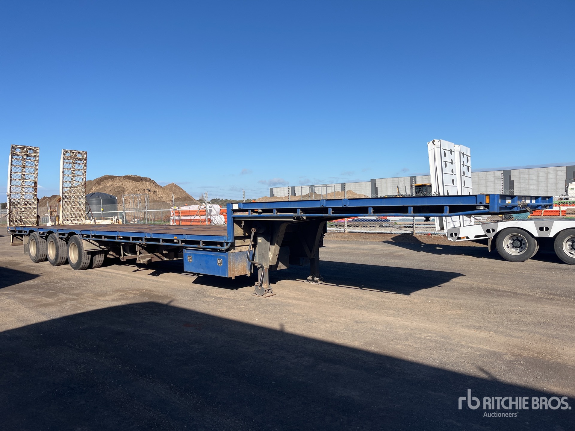 2006 MaxiTrans 14.4 m Tri/A Step Deck Trailer