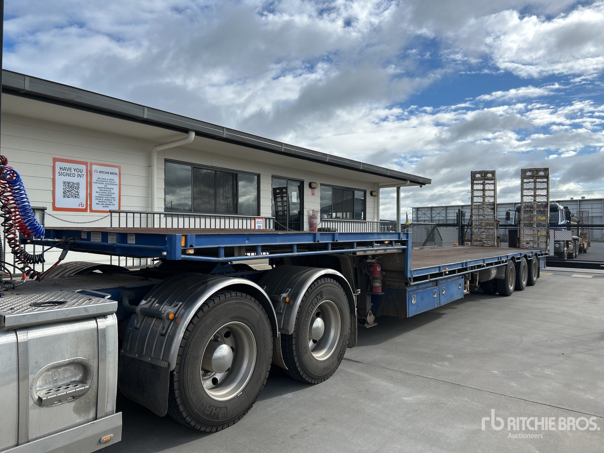 2006 Freighter 14.6 M Step Deck Trailer