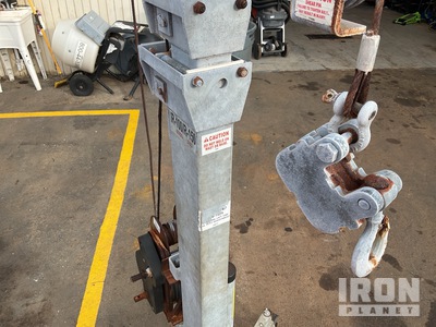 Sumner R-100/R-150 Material Hoist