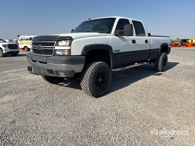 2004 Chevrolet Silverado 2500 4x4 Crew Cab Pickup