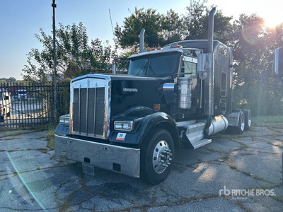 2006 Kenworth W900 6x4 T/A Sleeper Truck Tractor