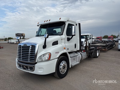 2019 Freightliner Cascadia 113 4x2 Autotransporter