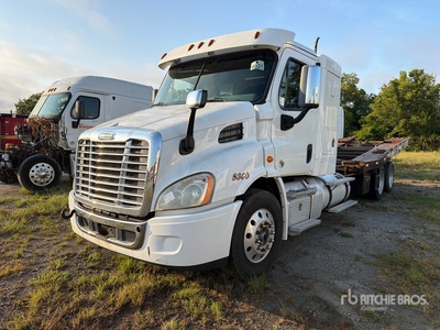 2018 Freightliner Cascadia 113 6x4 Sleeper Ciężarówka do przewozu samochodów (Inoperable)